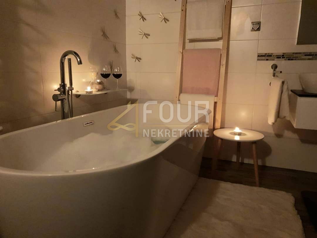 Ravna Gora, 305,49m2