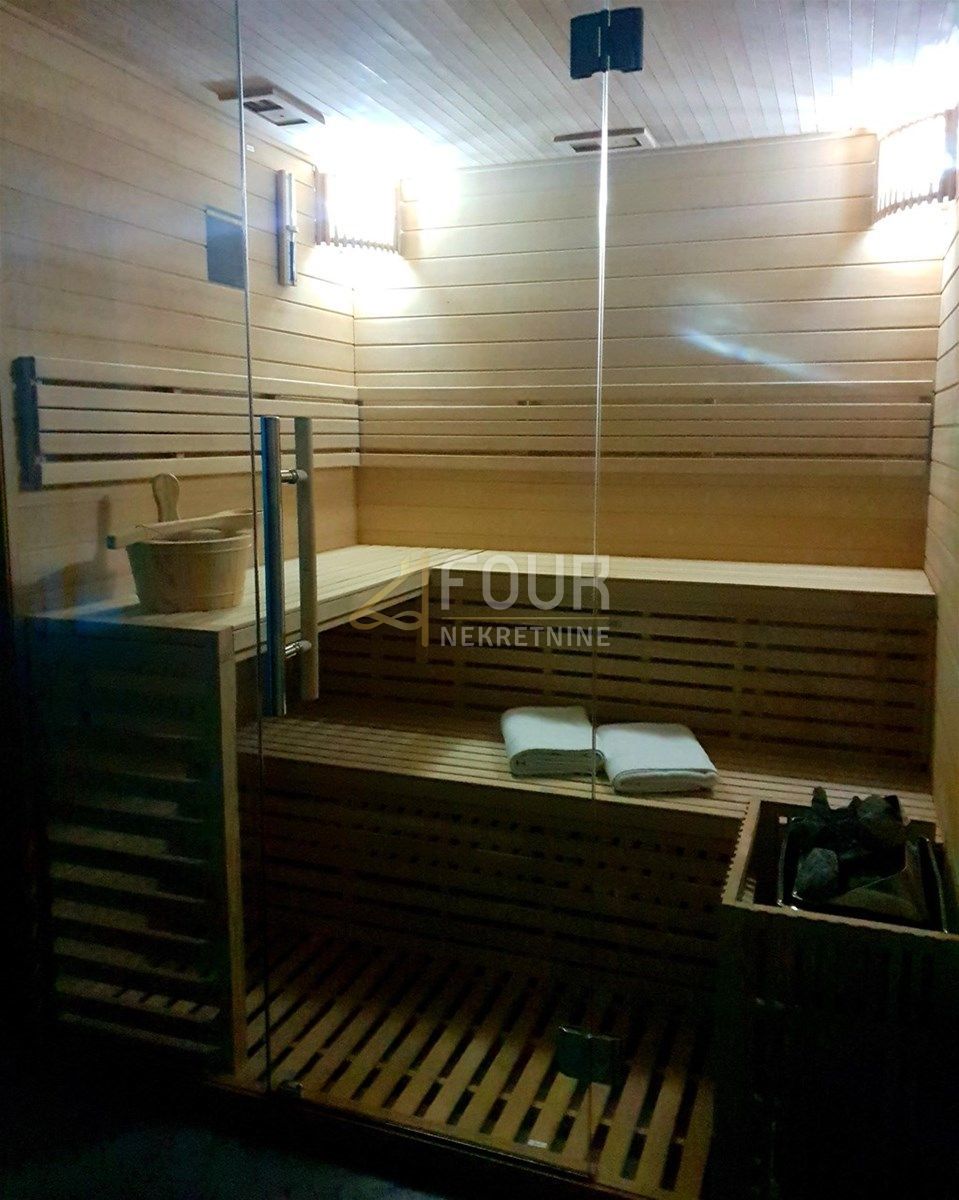 Ravna Gora, 305,49m2