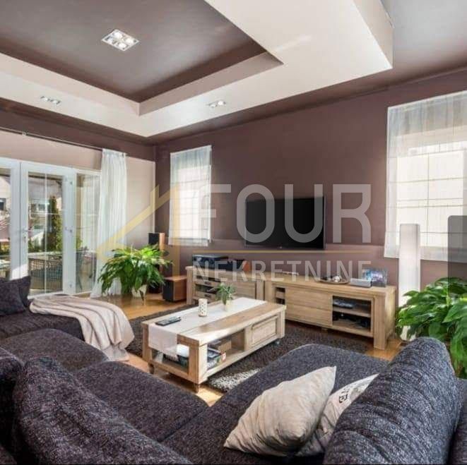 Ravna Gora, 305,49m2