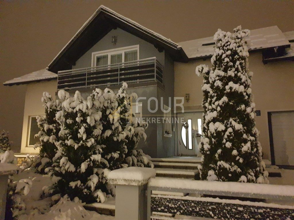 Ravna Gora, 305,49m2