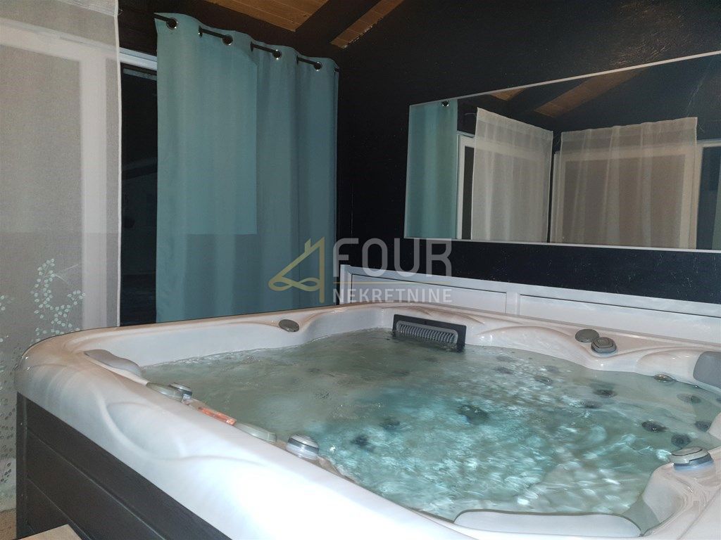 Ravna Gora, 305,49m2