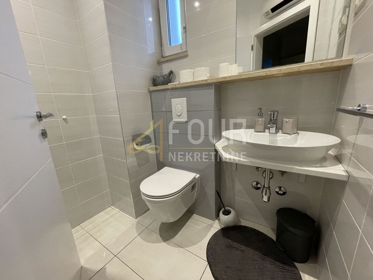 Ika, Opatija - Okolica, 380m2