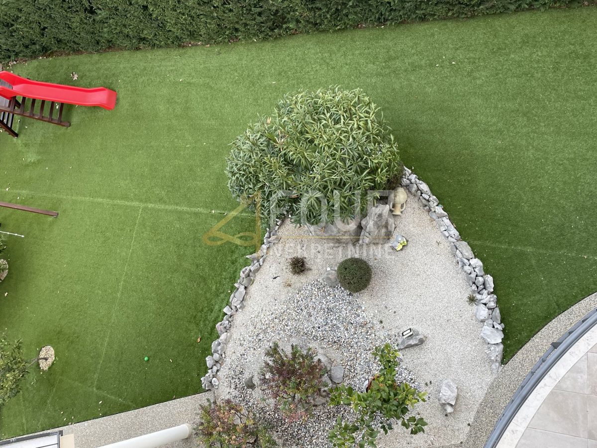 Ika, Opatija - Okolica, 380m2