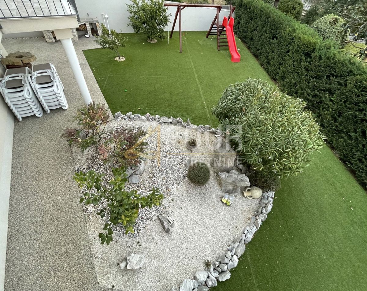 Ika, Opatija - Okolica, 380m2