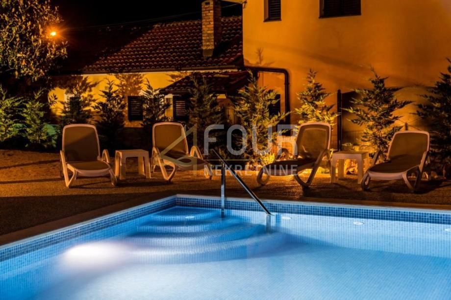 Ika, Opatija - Okolica, 380m2