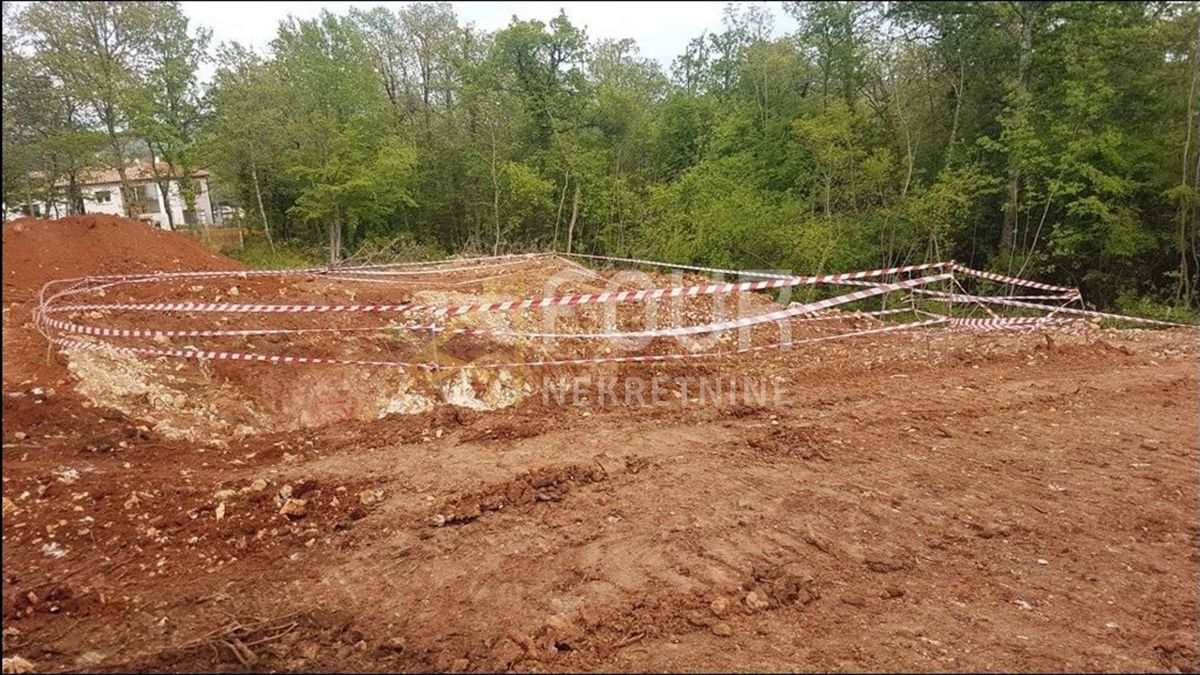 Sveti Bartul, Raša, 554m2