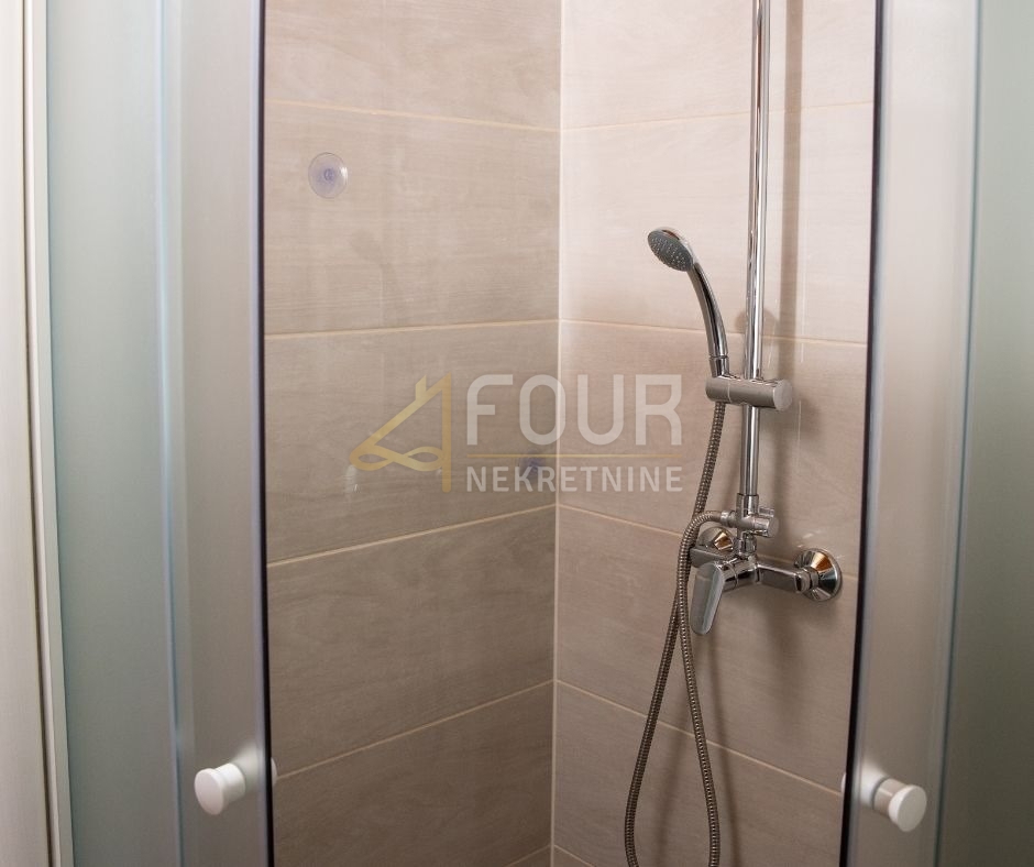 Belo, Delnice, 130m2