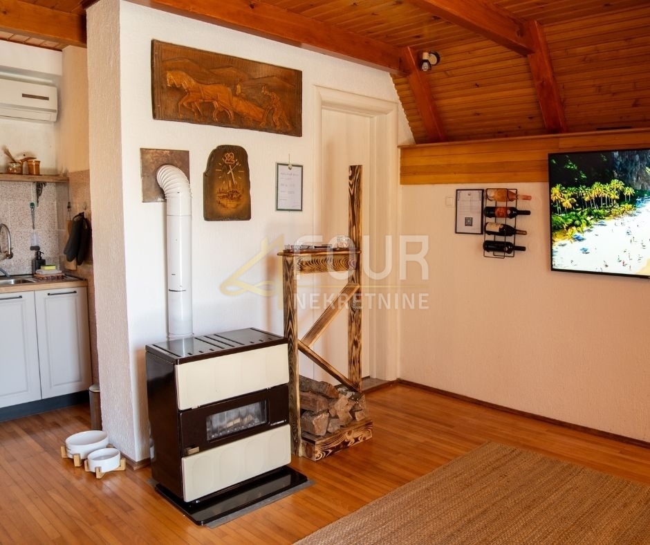 Belo, Delnice, 130m2