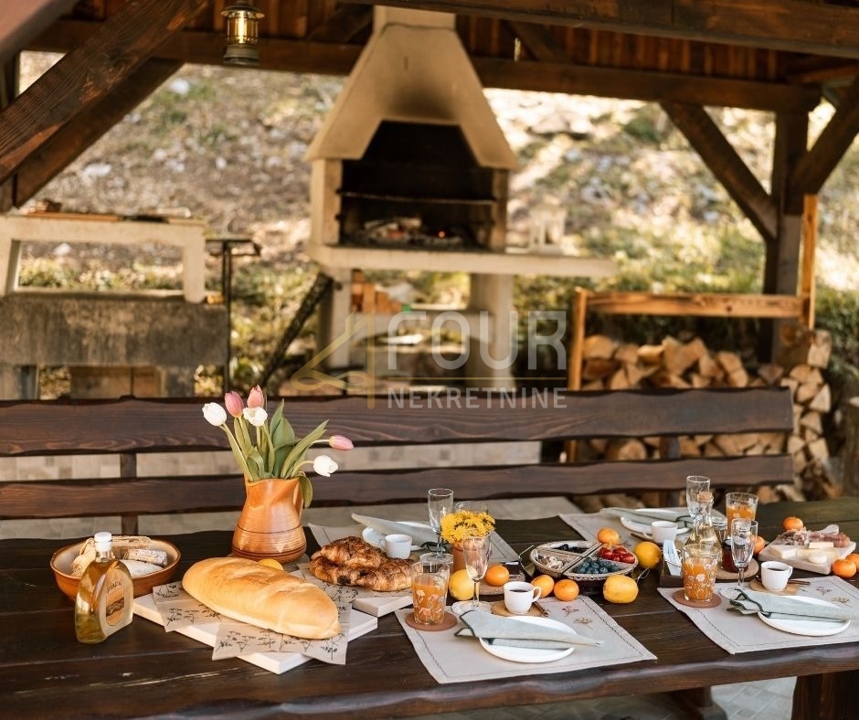 Belo, Delnice, 130m2