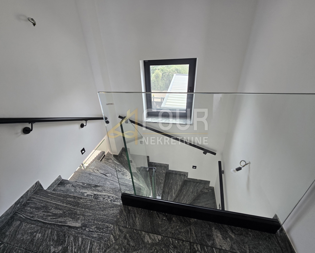 Malinska, Malinska-Dubašnica, 225m2