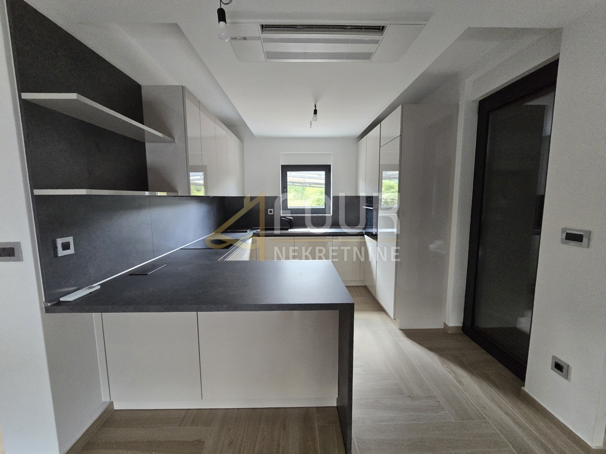 Malinska, Malinska-Dubašnica, 225m2