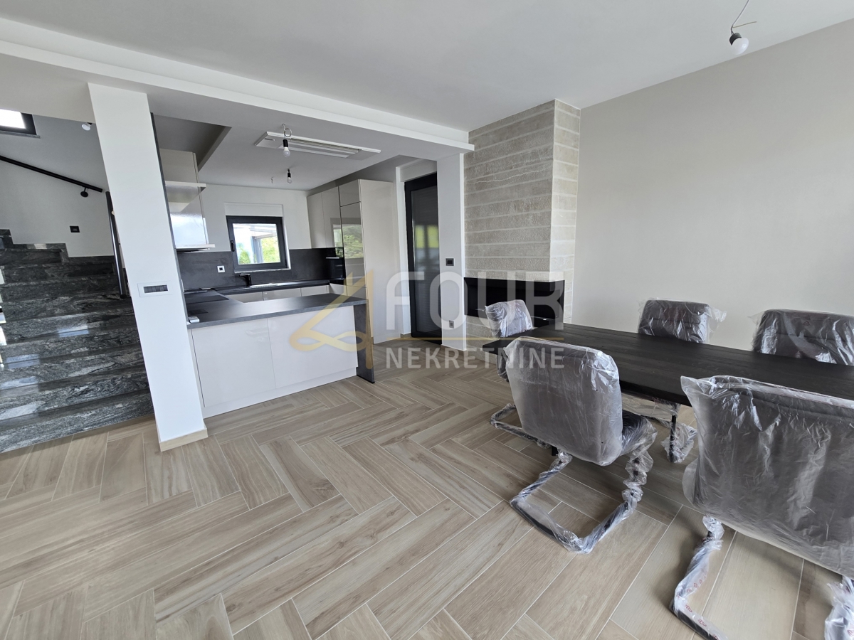 Malinska, Malinska-Dubašnica, 225m2