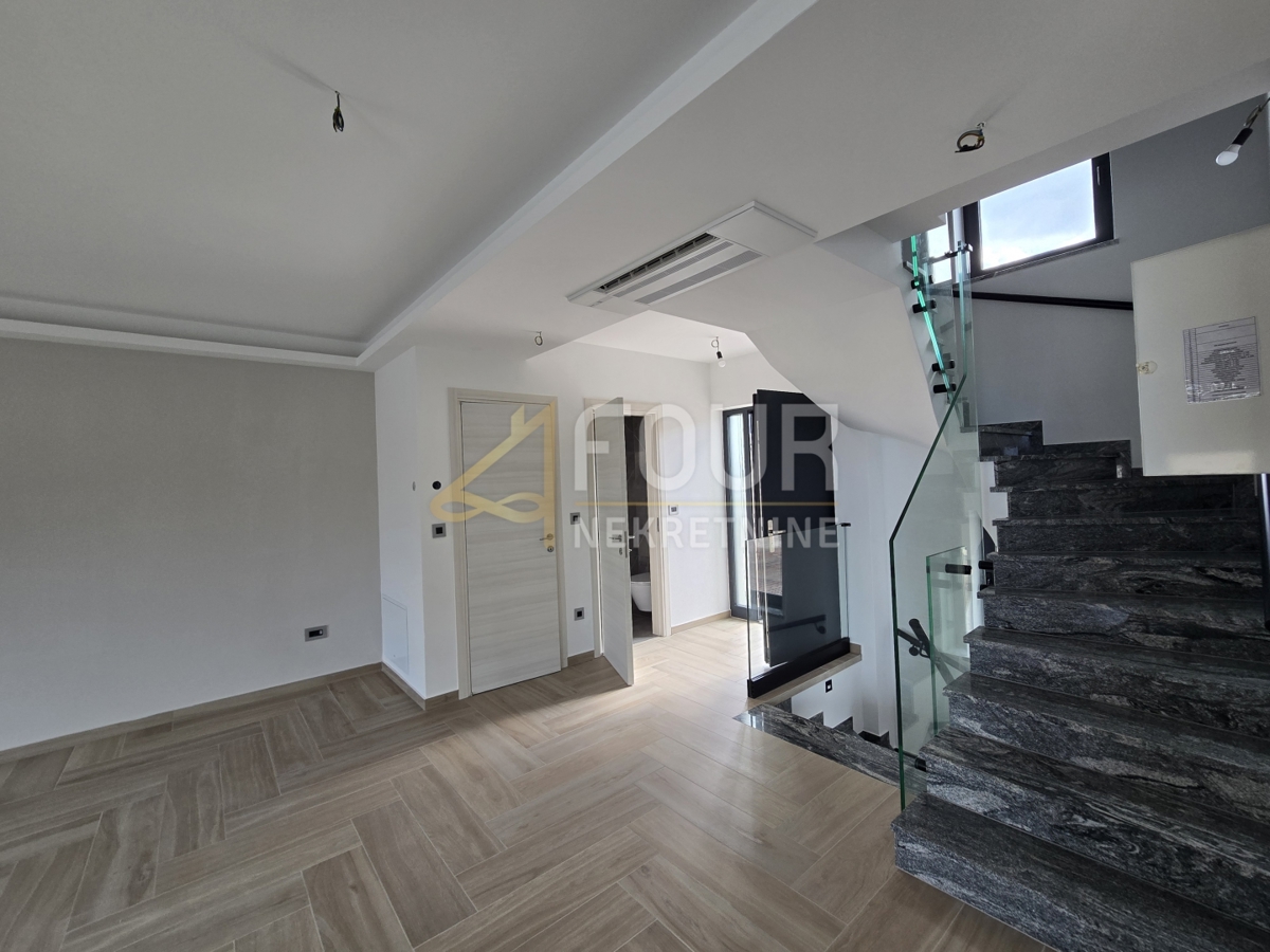 Malinska, Malinska-Dubašnica, 225m2