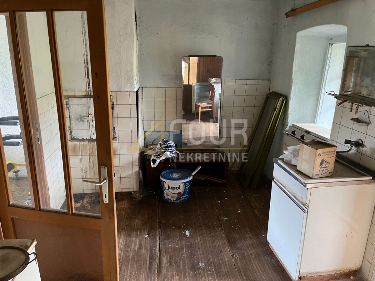 Stari Laz, Ravna Gora, 100m2