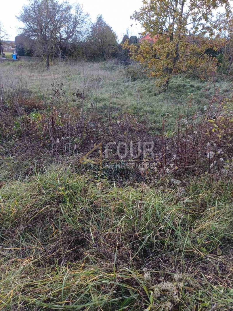 Trget, Raša, 1.549m2