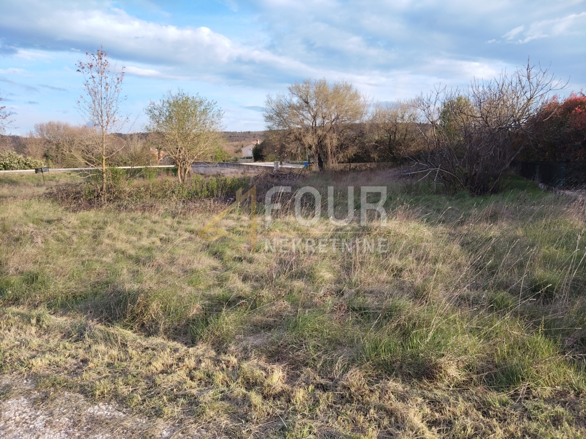 Trget, Raša, 1.549m2