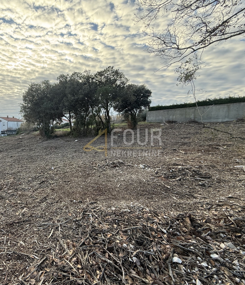 Veli vrh, Pula, 1.093m2