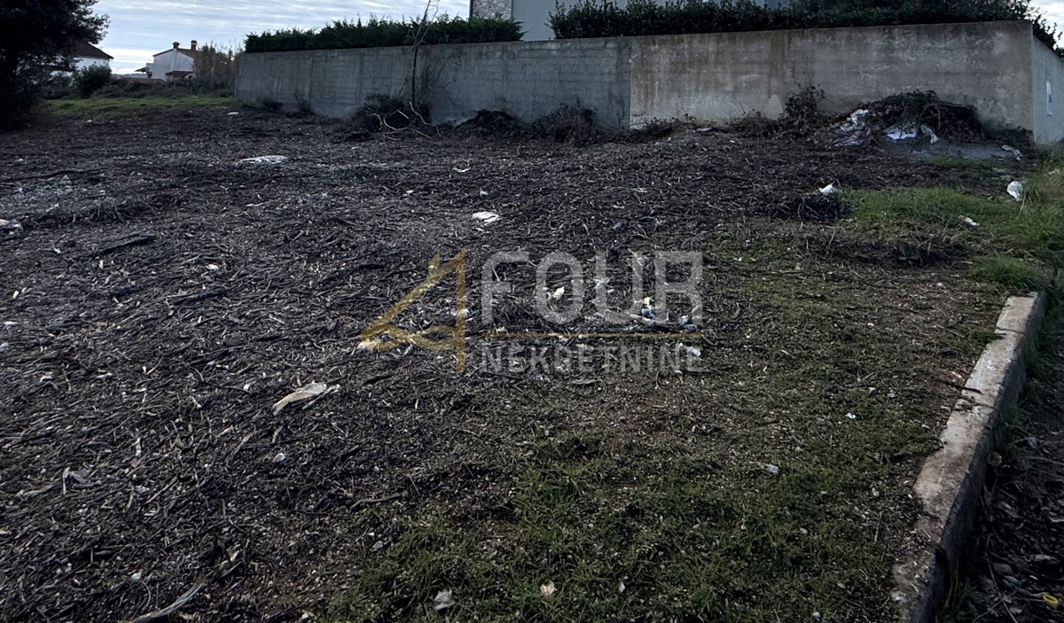 Veli vrh, Pula, 1.093m2