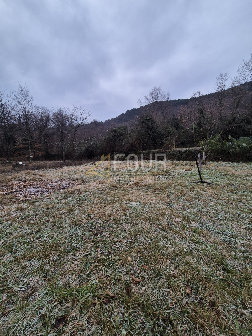 Lovran, terreno edificabile di 1674m2