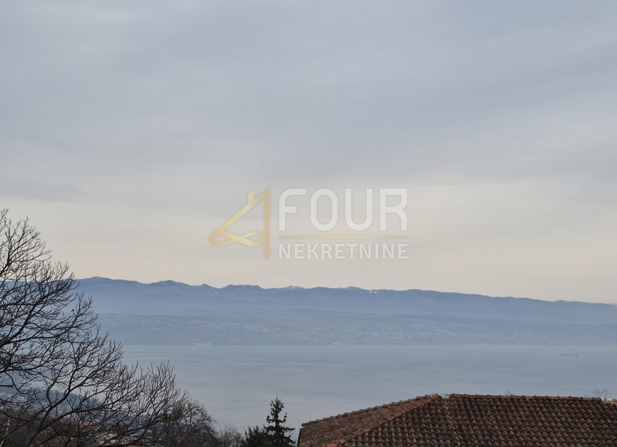 Lovran, terreno edificabile di 1674m2