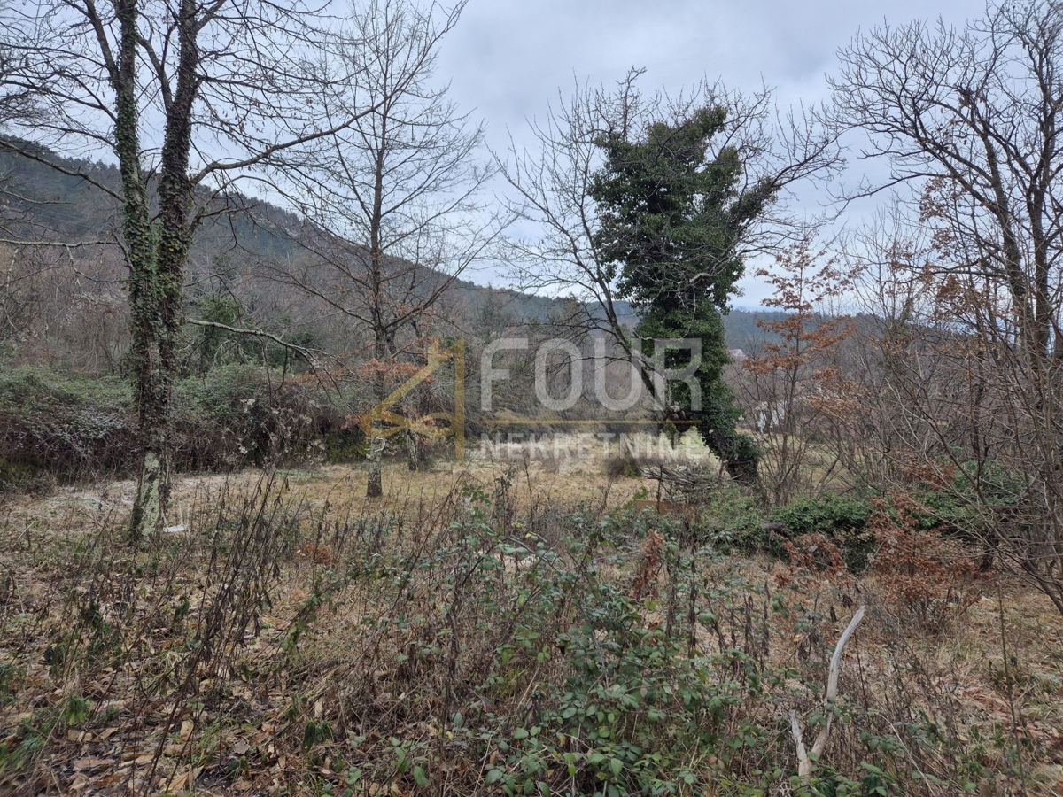 Lovran, terreno edificabile di 1674m2