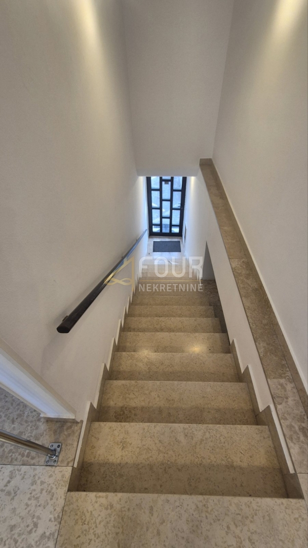 Fiume, Kantrida, ufficio su due piani, 98m2