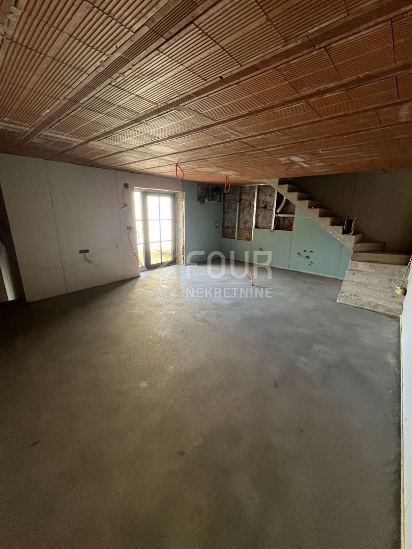 Istria, Visignano, casa di pietra a schiera, 210m2