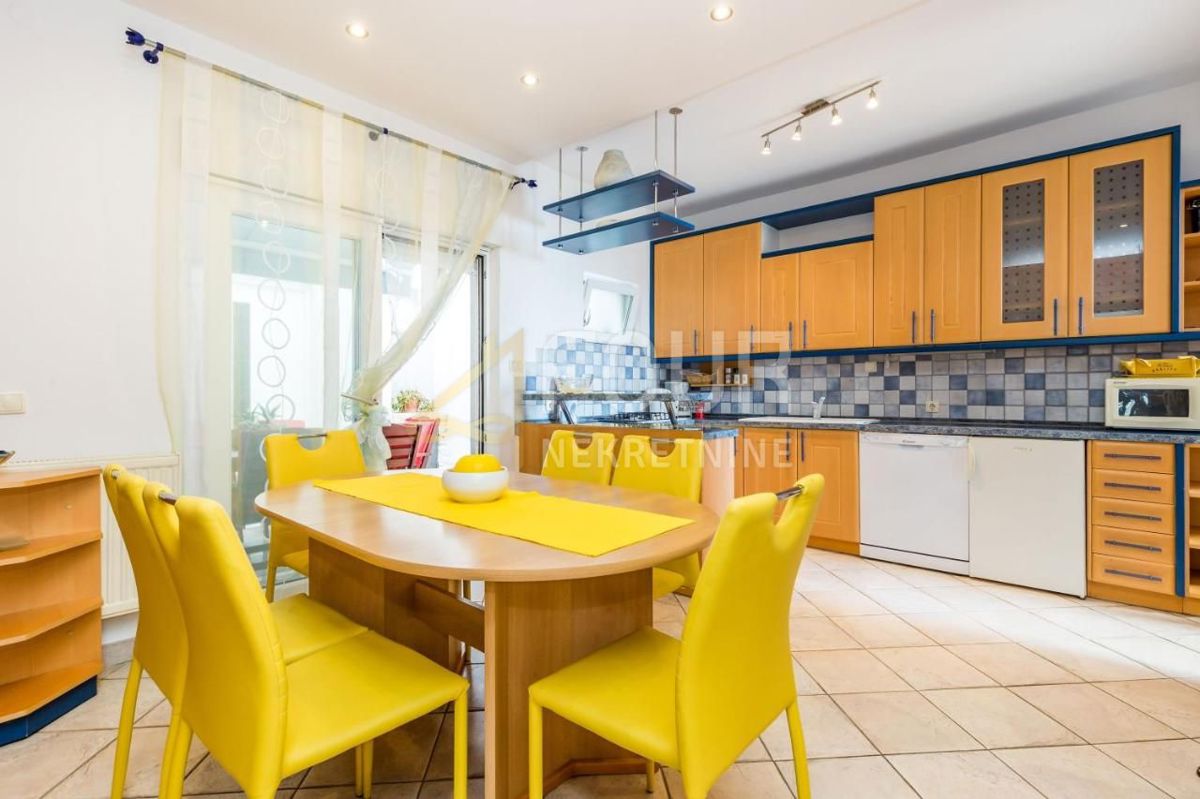 Opatija - Centar, Opatija, 140,08m2