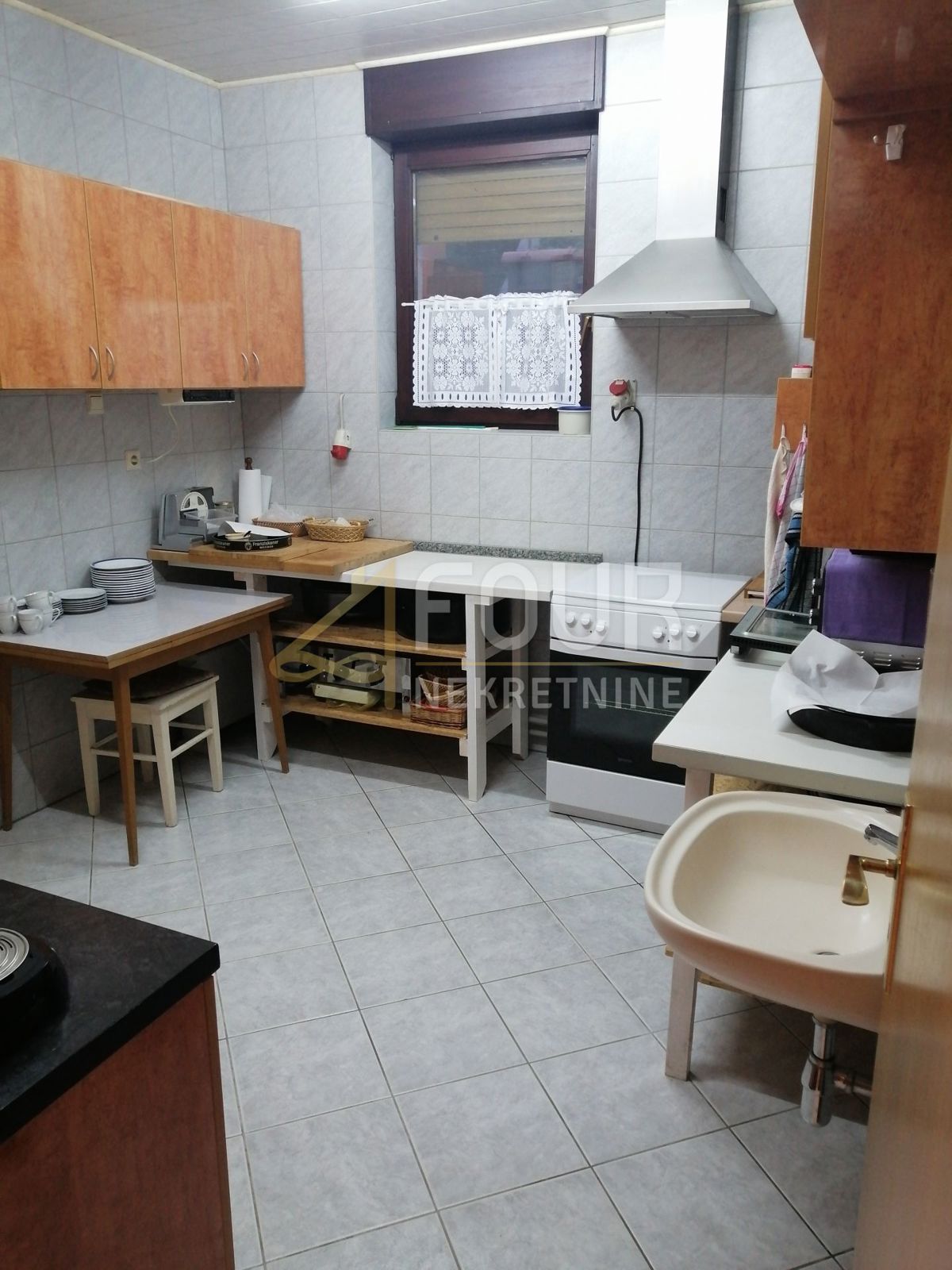 Brod na Kupi, Delnice, 400m2