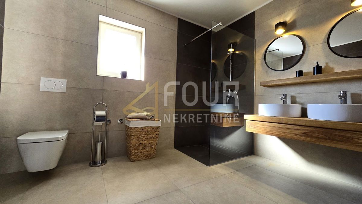 Jadranovo, Crikvenica, 200m2