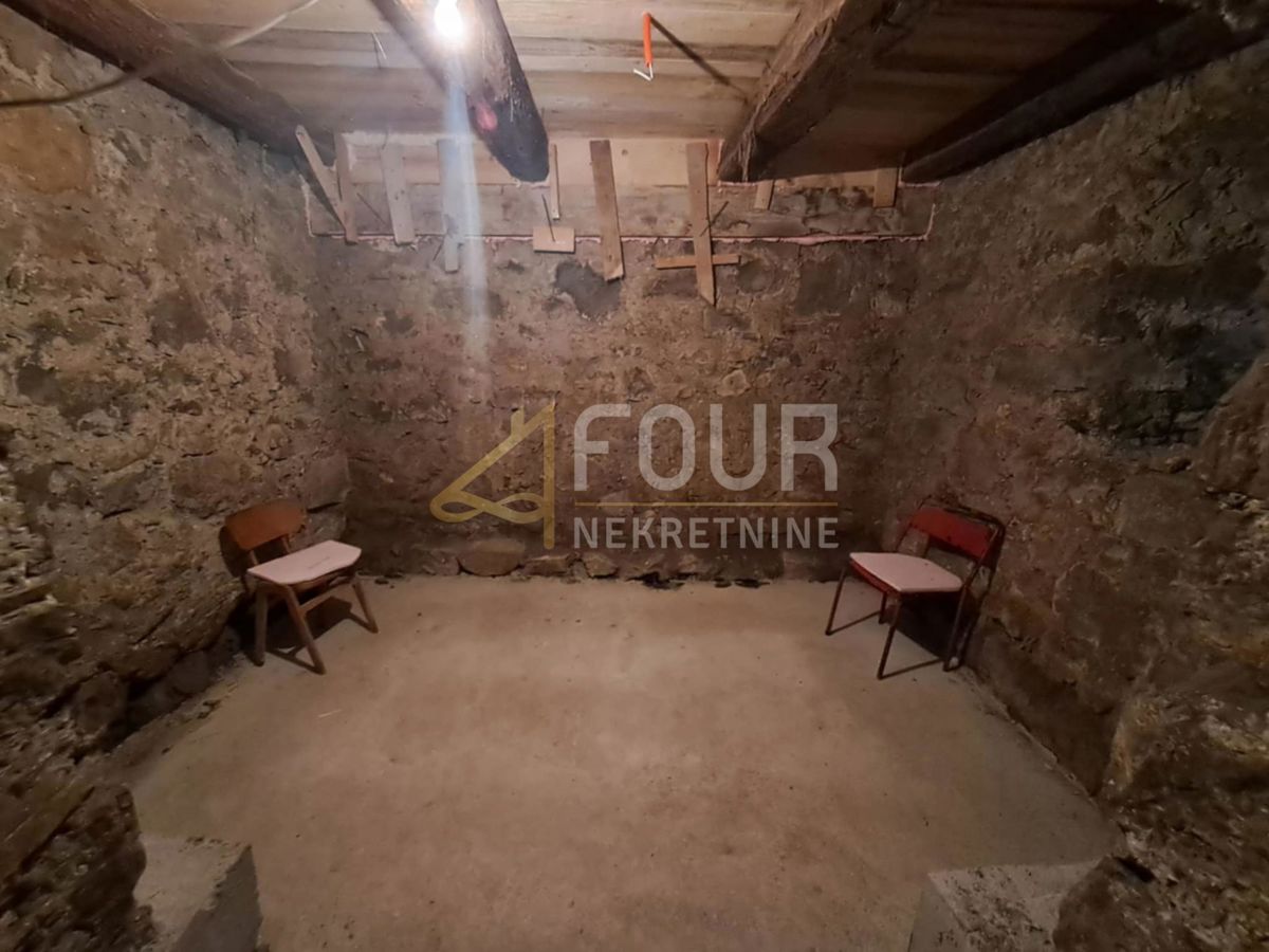 Severin na Kupi, Vrbovsko, 250m2