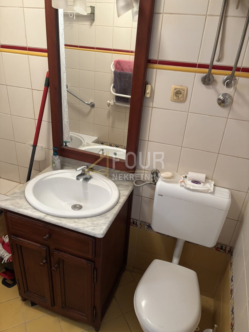 Banjol, Rab, 65,95m2