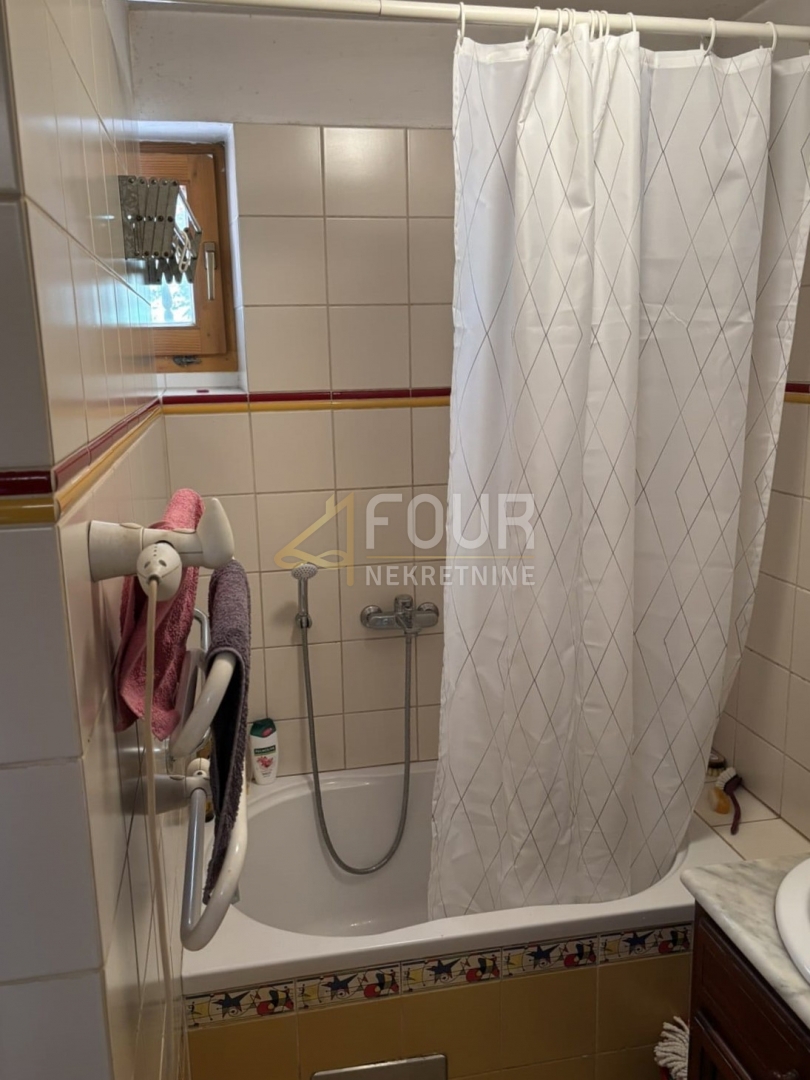 Banjol, Rab, 65,95m2