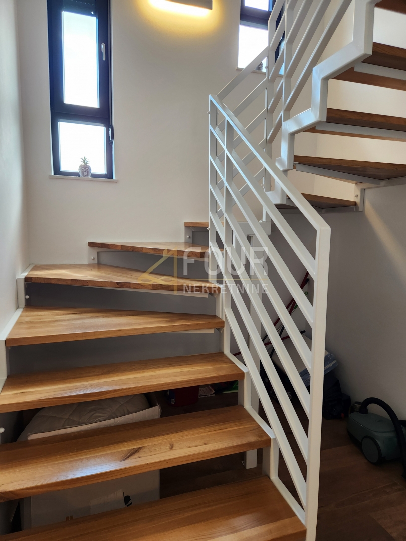 Ika, Opatija - Okolica, 136,32m2