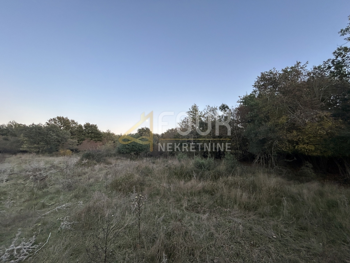 Veli vrh, Pula, 4.983m2