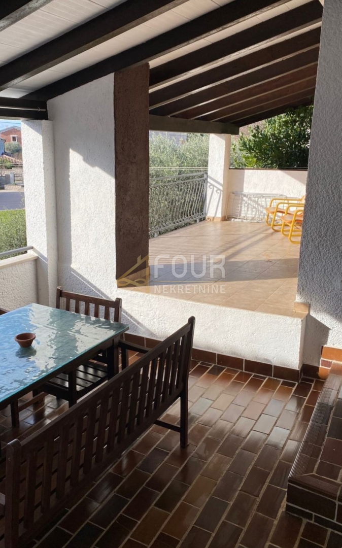 Istria, Parenzo, San Lorenzo, casa con piscina