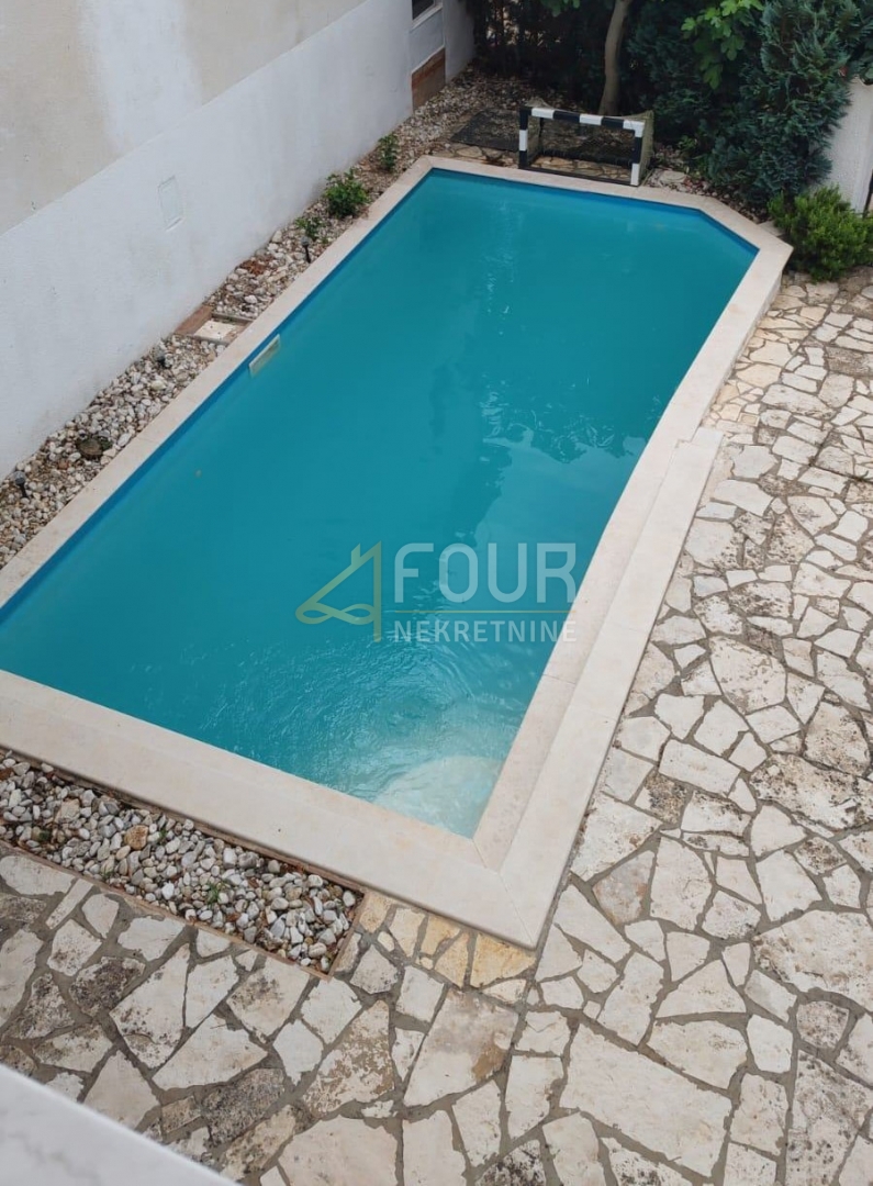 Istria, Parenzo, San Lorenzo, casa con piscina