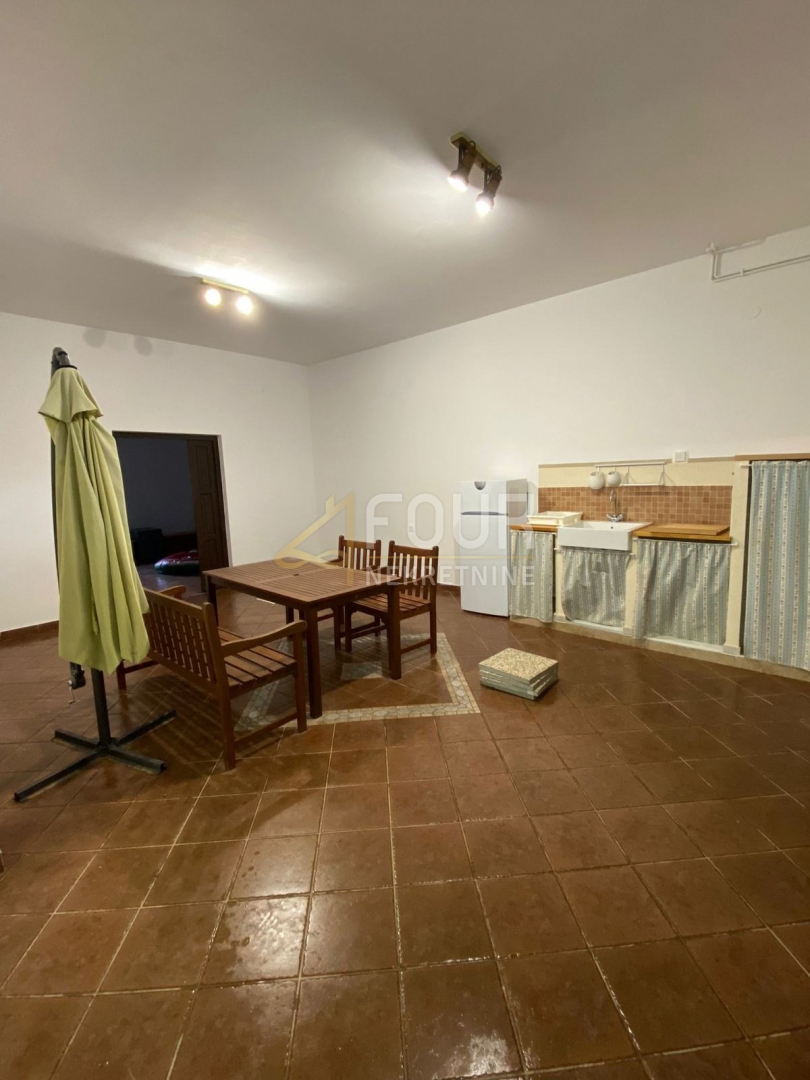 Istria, Parenzo, San Lorenzo, casa con piscina