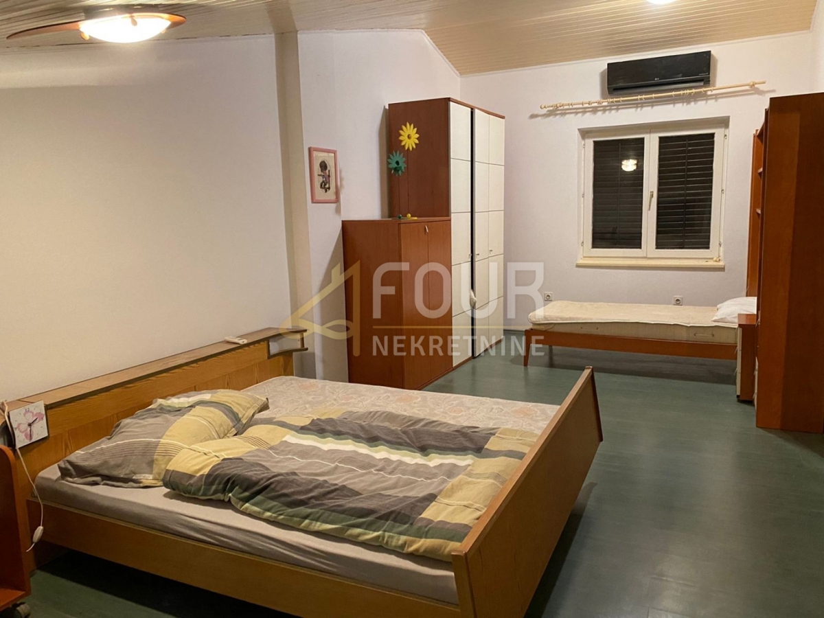 Istria, Parenzo, San Lorenzo, casa con piscina