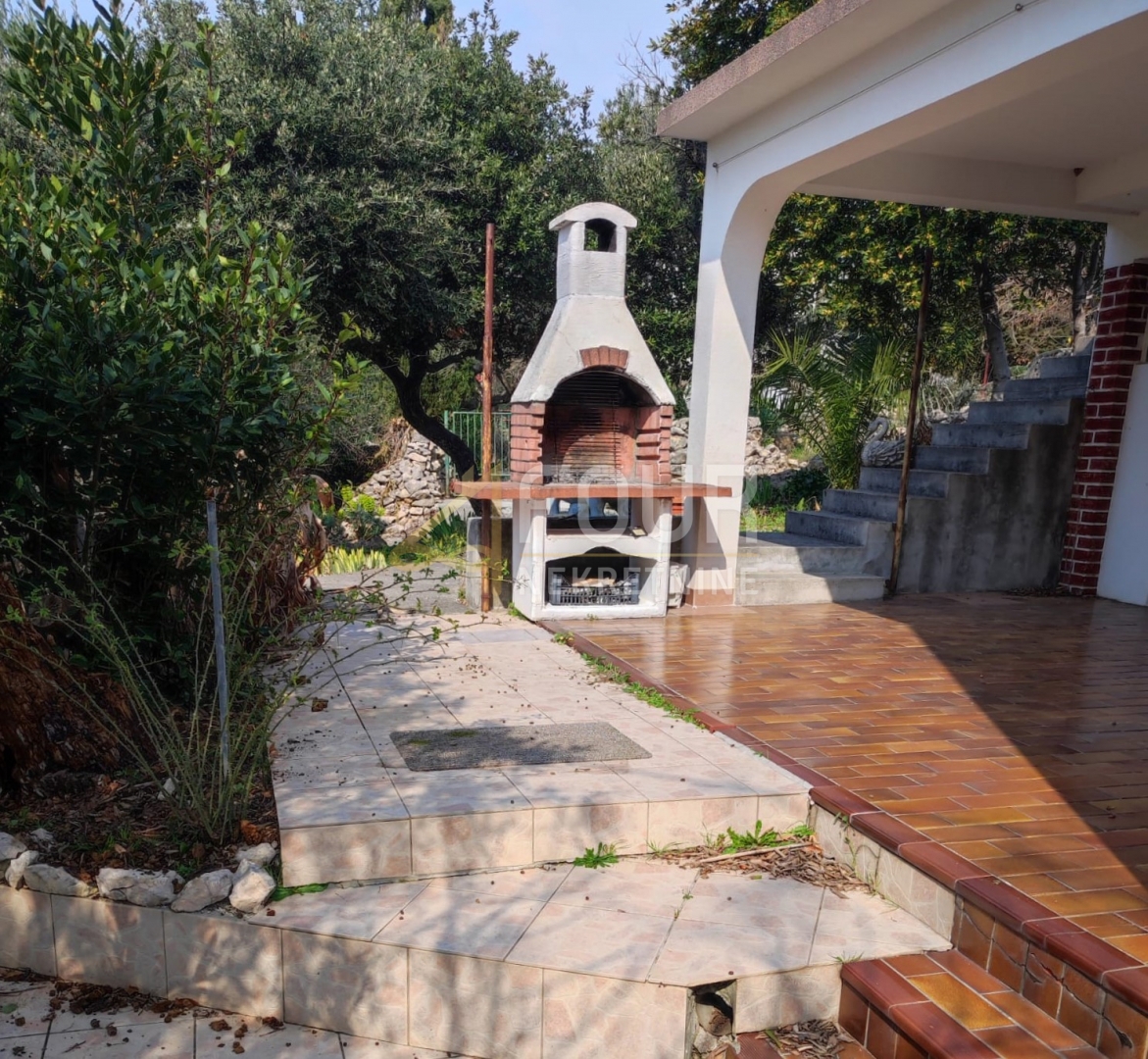 Isola di Rab, casa a schiera, 136m2