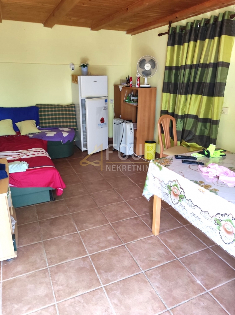 Isola di Rab, casa a schiera, 136m2