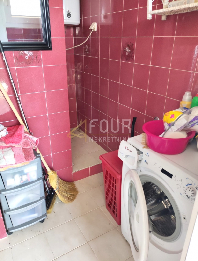 Isola di Rab, casa a schiera, 136m2