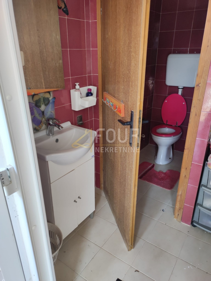 Isola di Rab, casa a schiera, 136m2