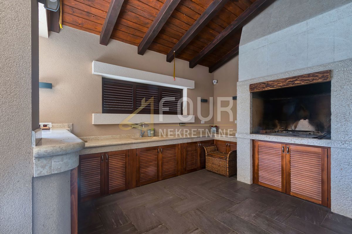 Svetvinčenat, 302,77m2