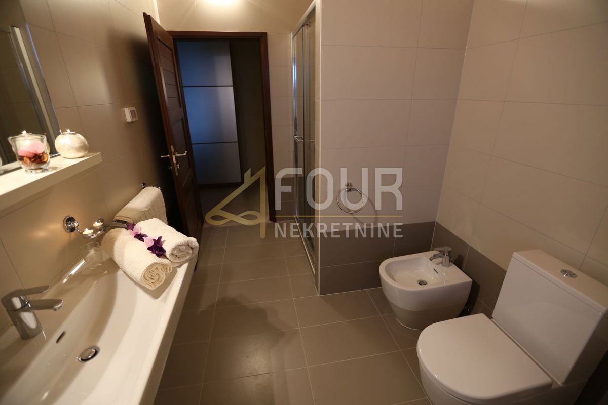 Svetvinčenat, 302,77m2