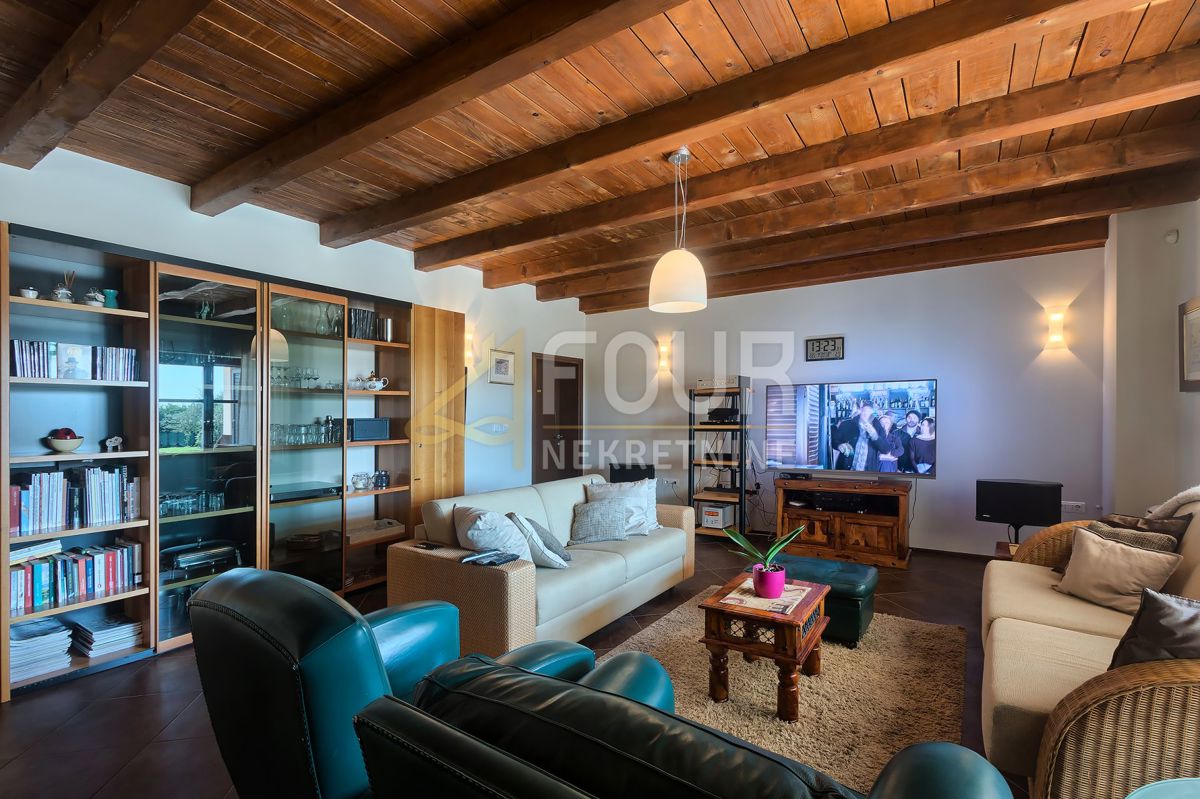 Svetvinčenat, 302,77m2