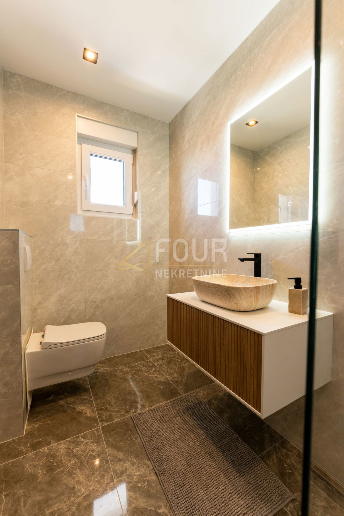 Novi Vinodolski, 391,72m2