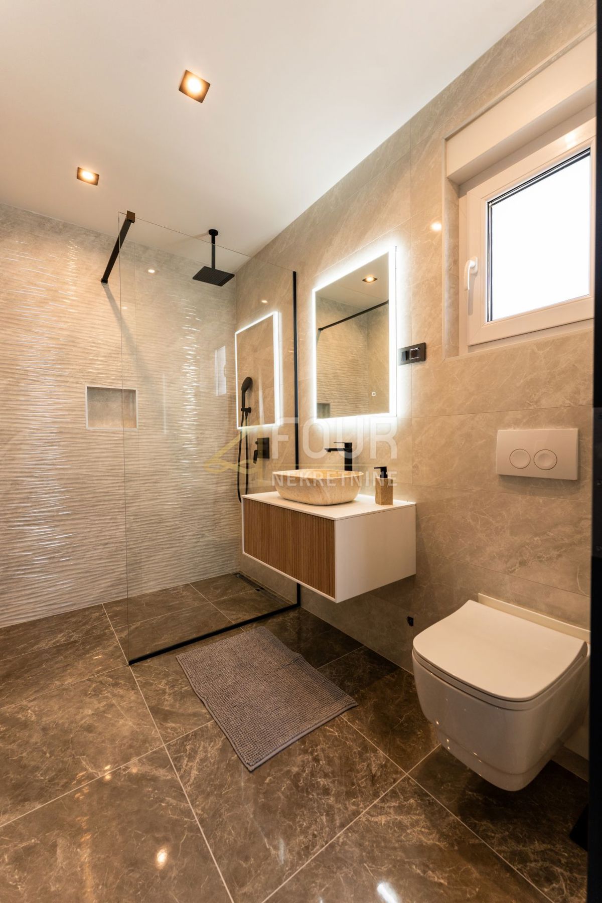 Novi Vinodolski, 391,72m2