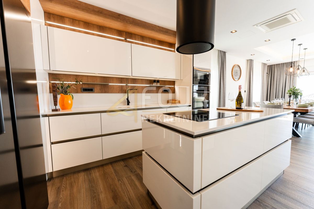 Novi Vinodolski, 391,72m2