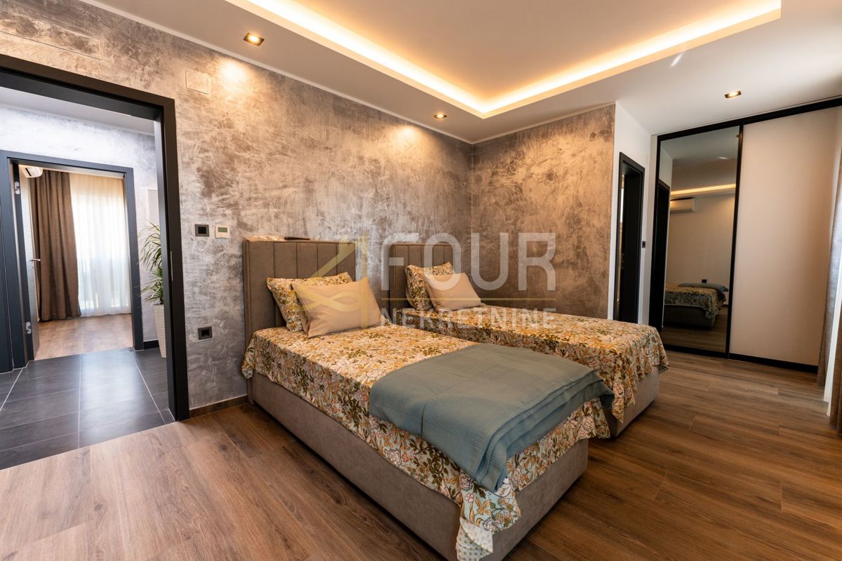 Novi Vinodolski, 391,72m2